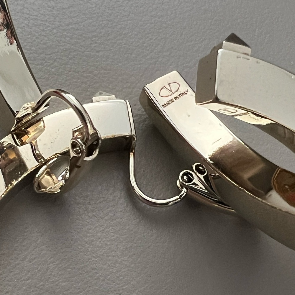 Valentino Garavani Gold Twist Clip Hoop Earrings - Picture 7 of 9